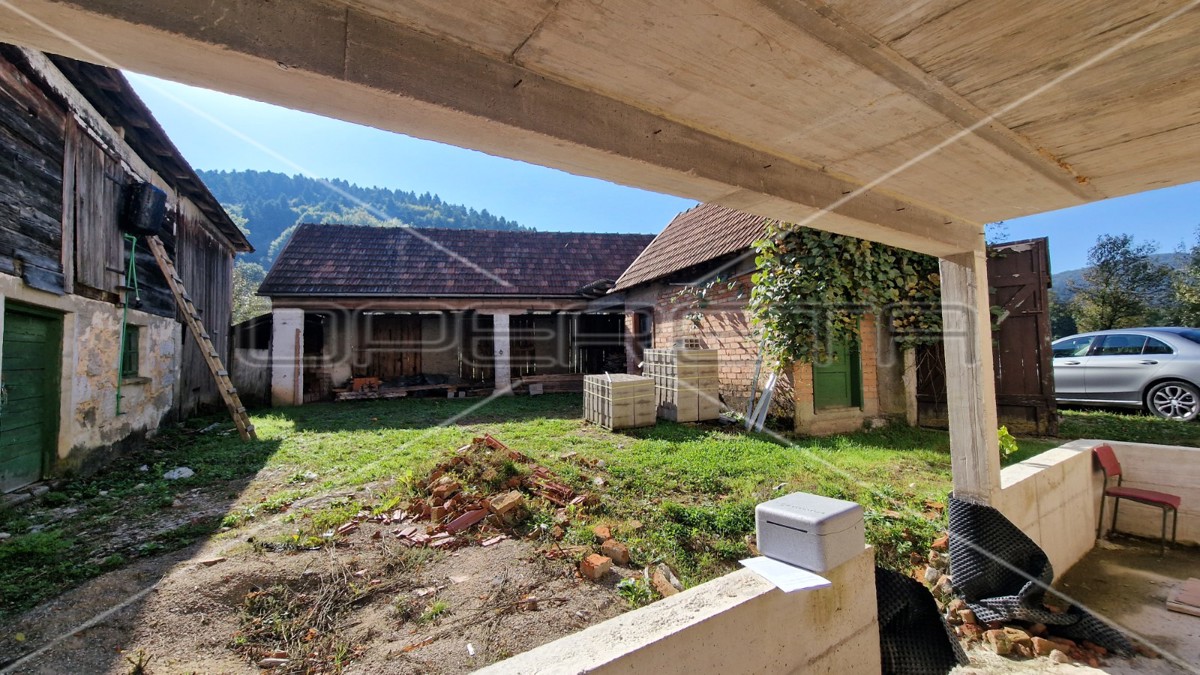 Azienda agricola, casa con 3 edifici ad uso agricolo, terreno, Brinje, 235 m2