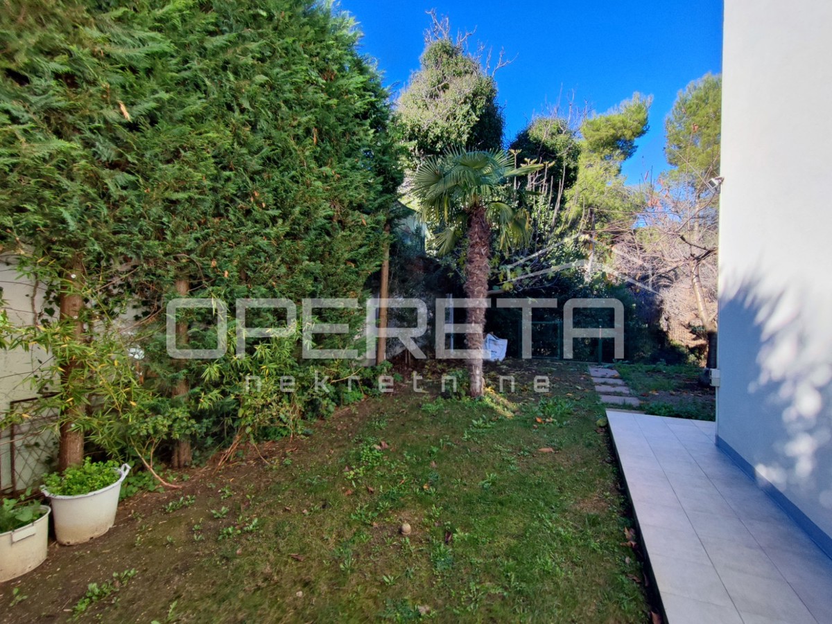 Casa moderna con tre appartamenti, splendida terrazza sul tetto e giardino, vicinanza al mare - Borik, Zara