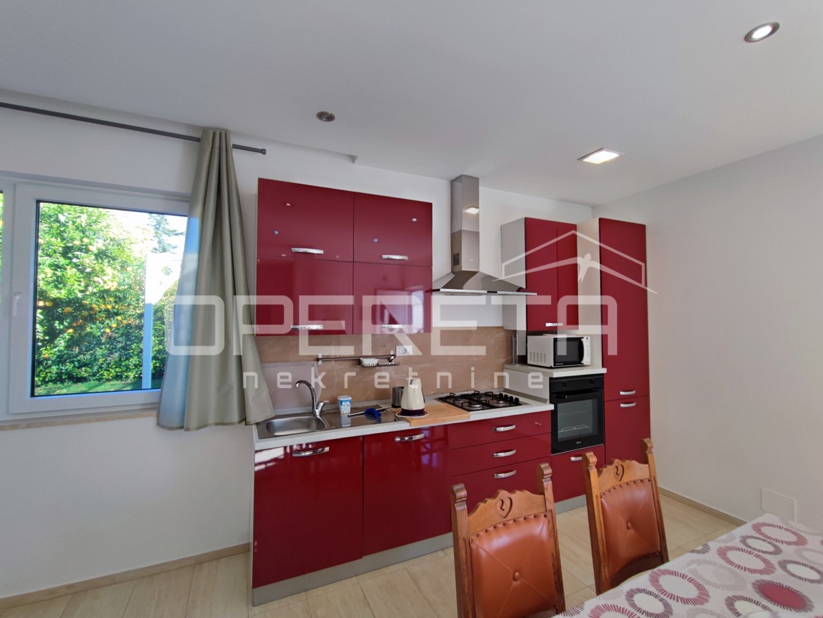 Casa moderna con tre appartamenti, splendida terrazza sul tetto e giardino, vicinanza al mare - Borik, Zara