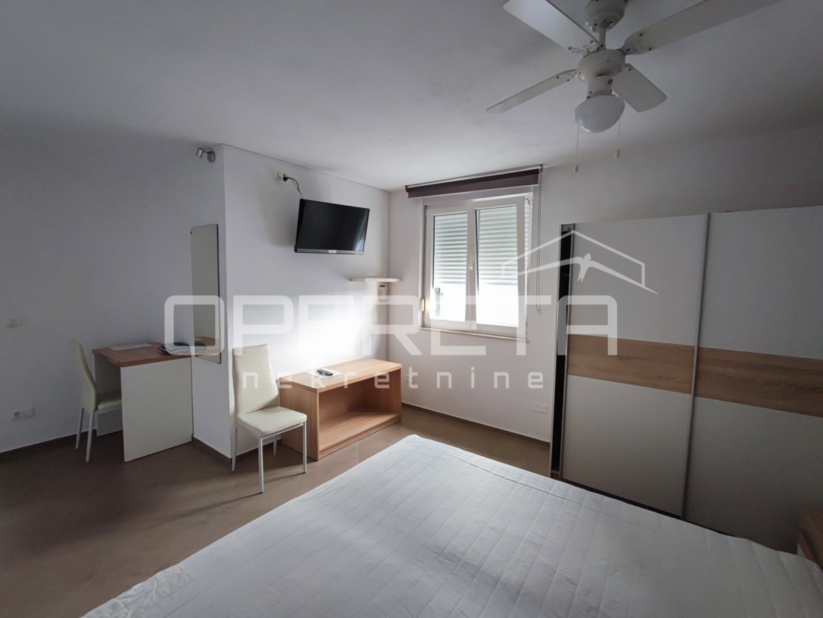 Casa moderna con tre appartamenti, splendida terrazza sul tetto e giardino, vicinanza al mare - Borik, Zara