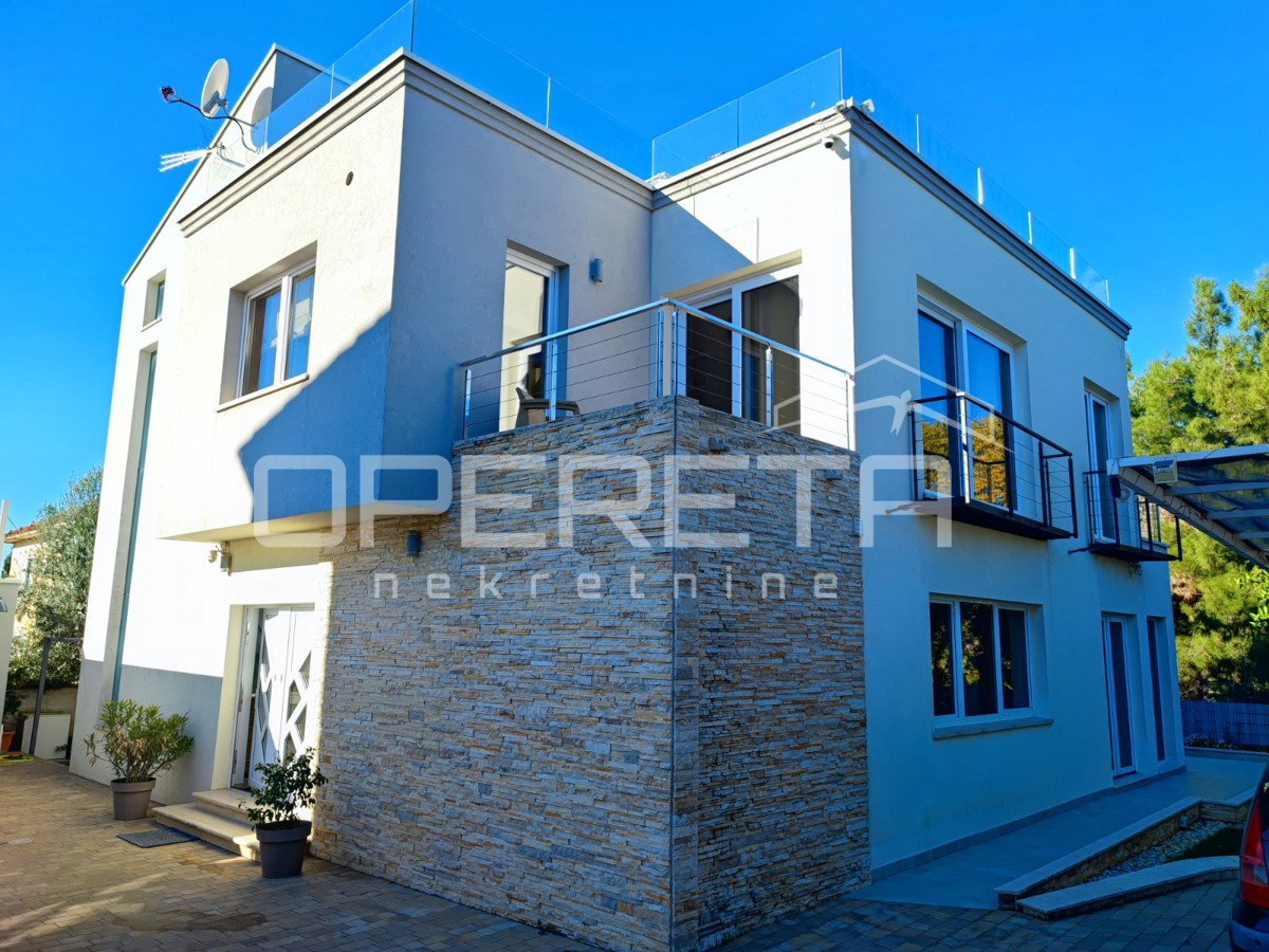 Casa moderna con tre appartamenti, splendida terrazza sul tetto e giardino, vicinanza al mare - Borik, Zara