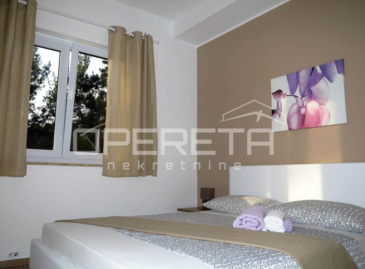 Casa moderna con tre appartamenti, splendida terrazza sul tetto e giardino, vicinanza al mare - Borik, Zara