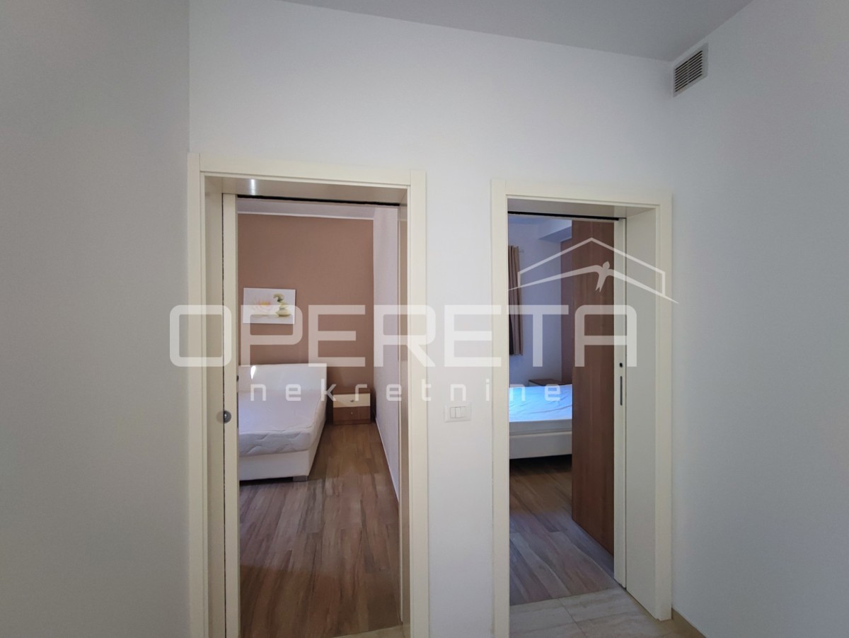 Casa moderna con tre appartamenti, splendida terrazza sul tetto e giardino, vicinanza al mare - Borik, Zara