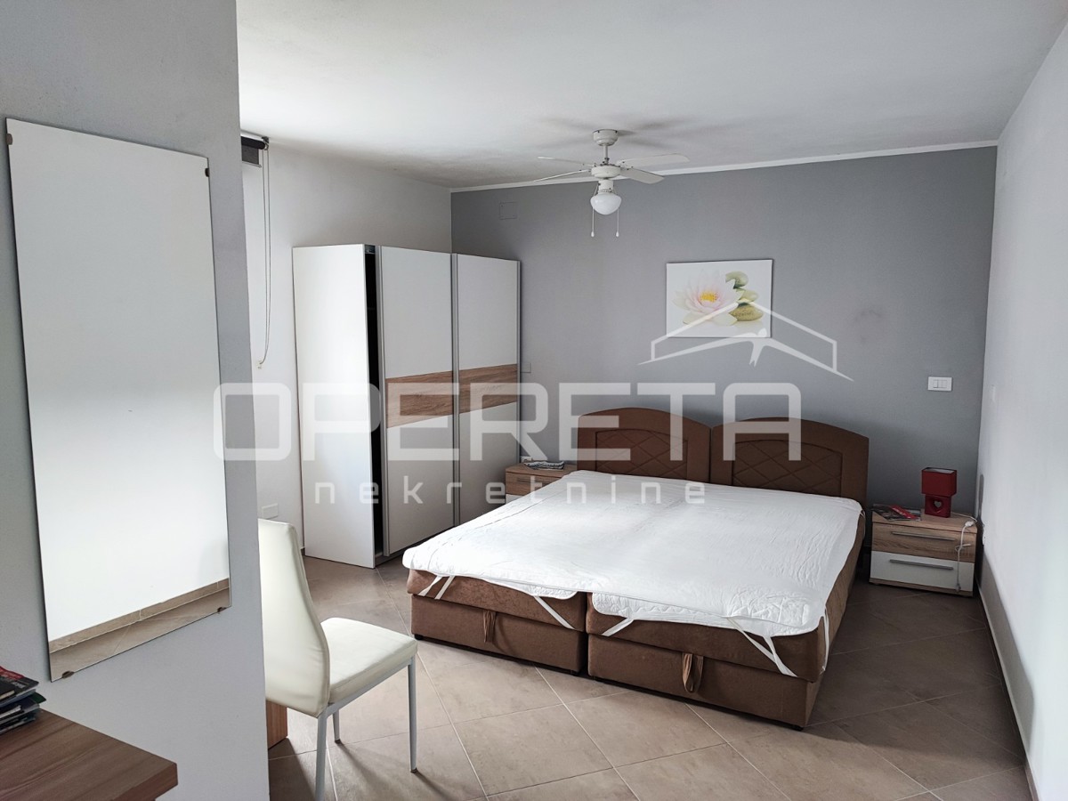 Casa moderna con tre appartamenti, splendida terrazza sul tetto e giardino, vicinanza al mare - Borik, Zara