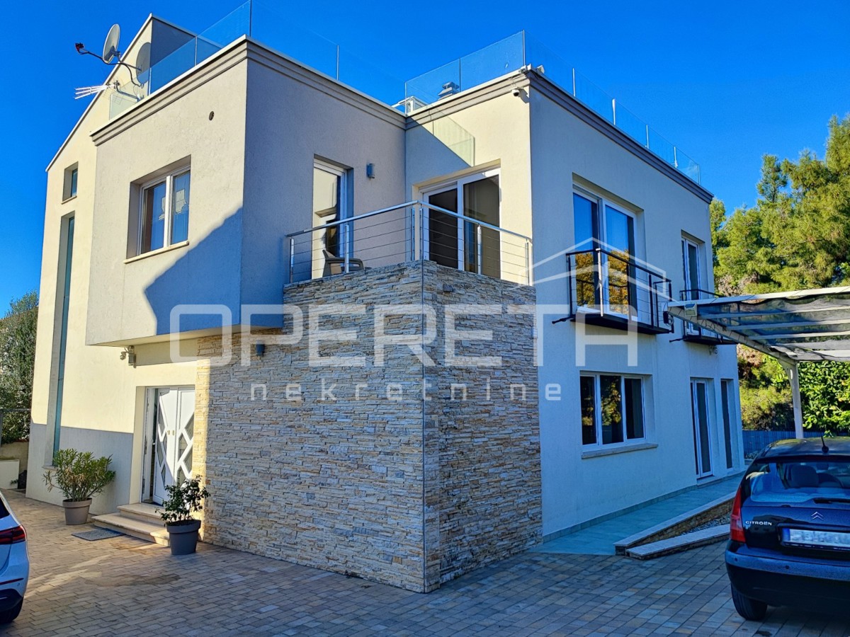 Casa moderna con tre appartamenti, splendida terrazza sul tetto e giardino, vicinanza al mare - Borik, Zara