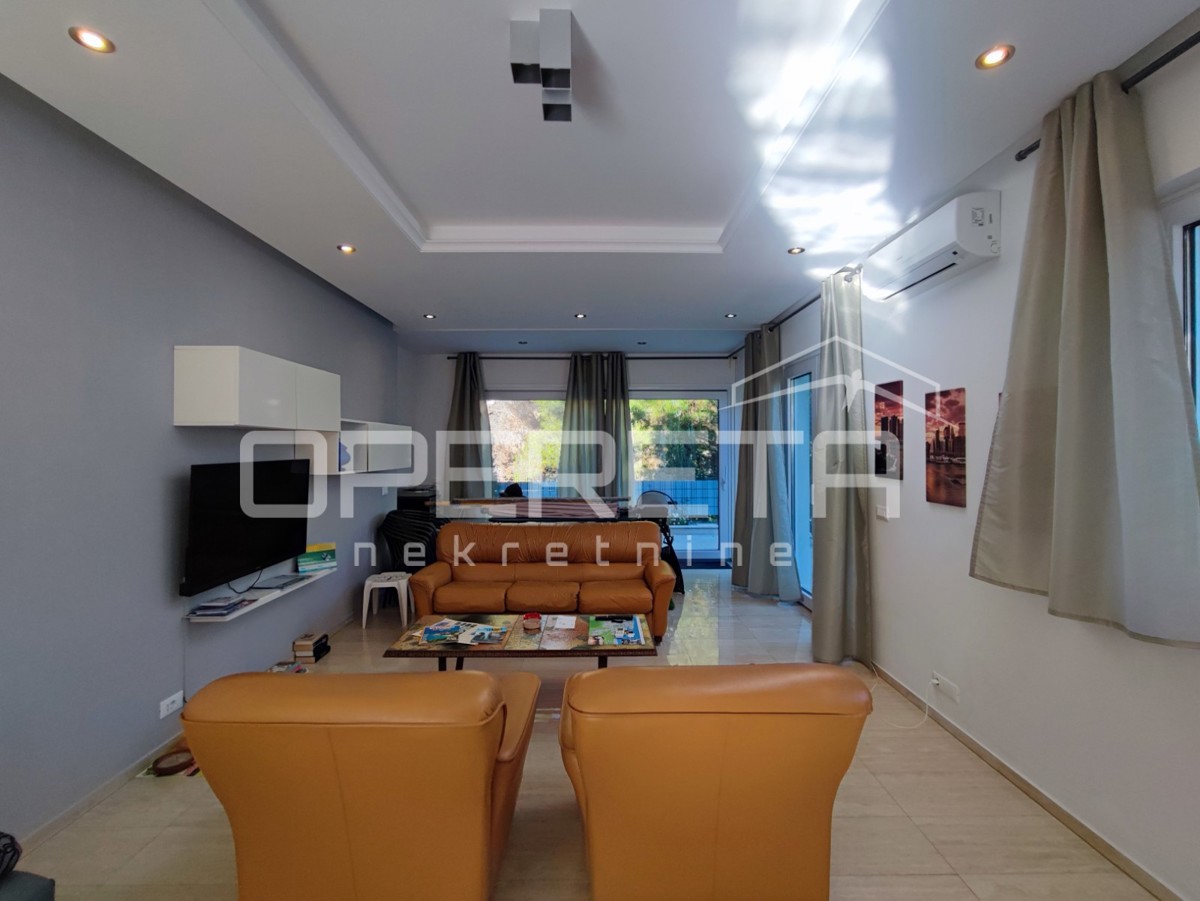 Casa moderna con tre appartamenti, splendida terrazza sul tetto e giardino, vicinanza al mare - Borik, Zara