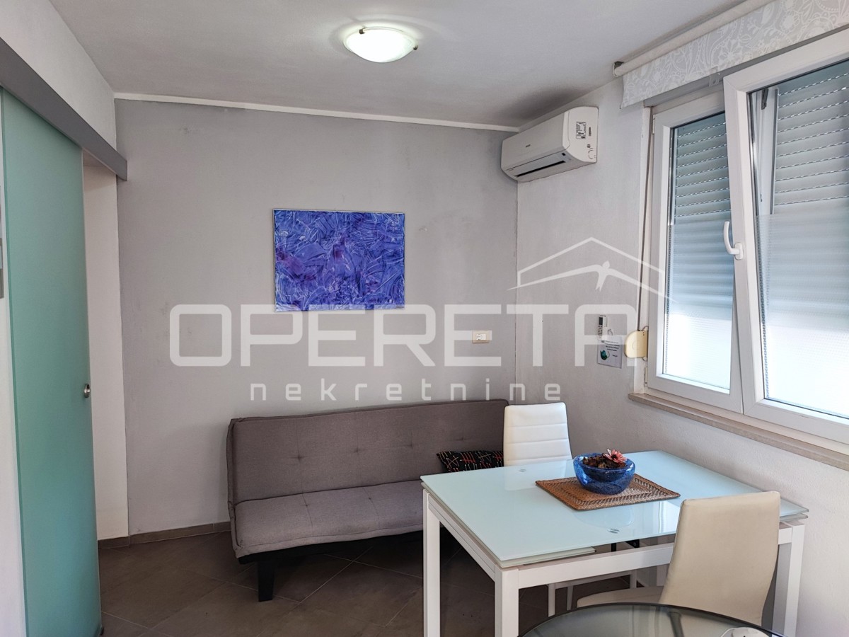 Casa moderna con tre appartamenti, splendida terrazza sul tetto e giardino, vicinanza al mare - Borik, Zara