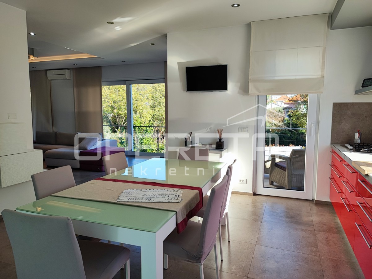 Casa moderna con tre appartamenti, splendida terrazza sul tetto e giardino, vicinanza al mare - Borik, Zara