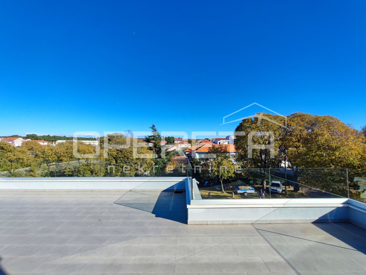 Casa moderna con tre appartamenti, splendida terrazza sul tetto e giardino, vicinanza al mare - Borik, Zara