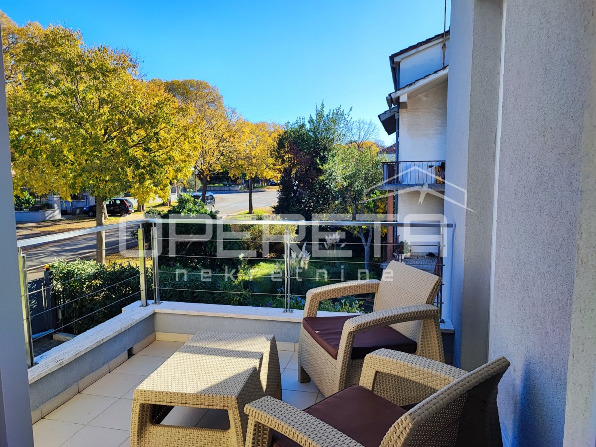 Casa moderna con tre appartamenti, splendida terrazza sul tetto e giardino, vicinanza al mare - Borik, Zara