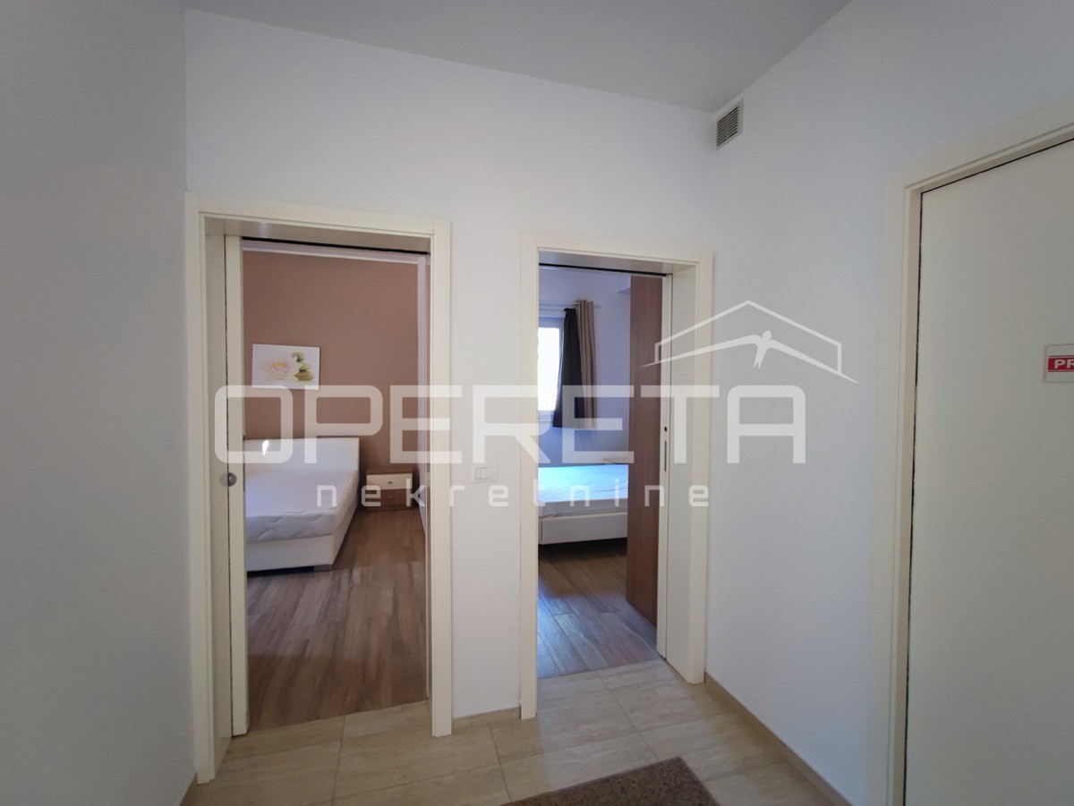 Casa moderna con tre appartamenti, splendida terrazza sul tetto e giardino, vicinanza al mare - Borik, Zara