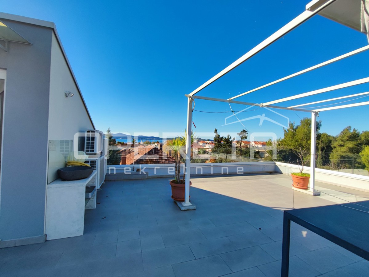Casa moderna con tre appartamenti, splendida terrazza sul tetto e giardino, vicinanza al mare - Borik, Zara