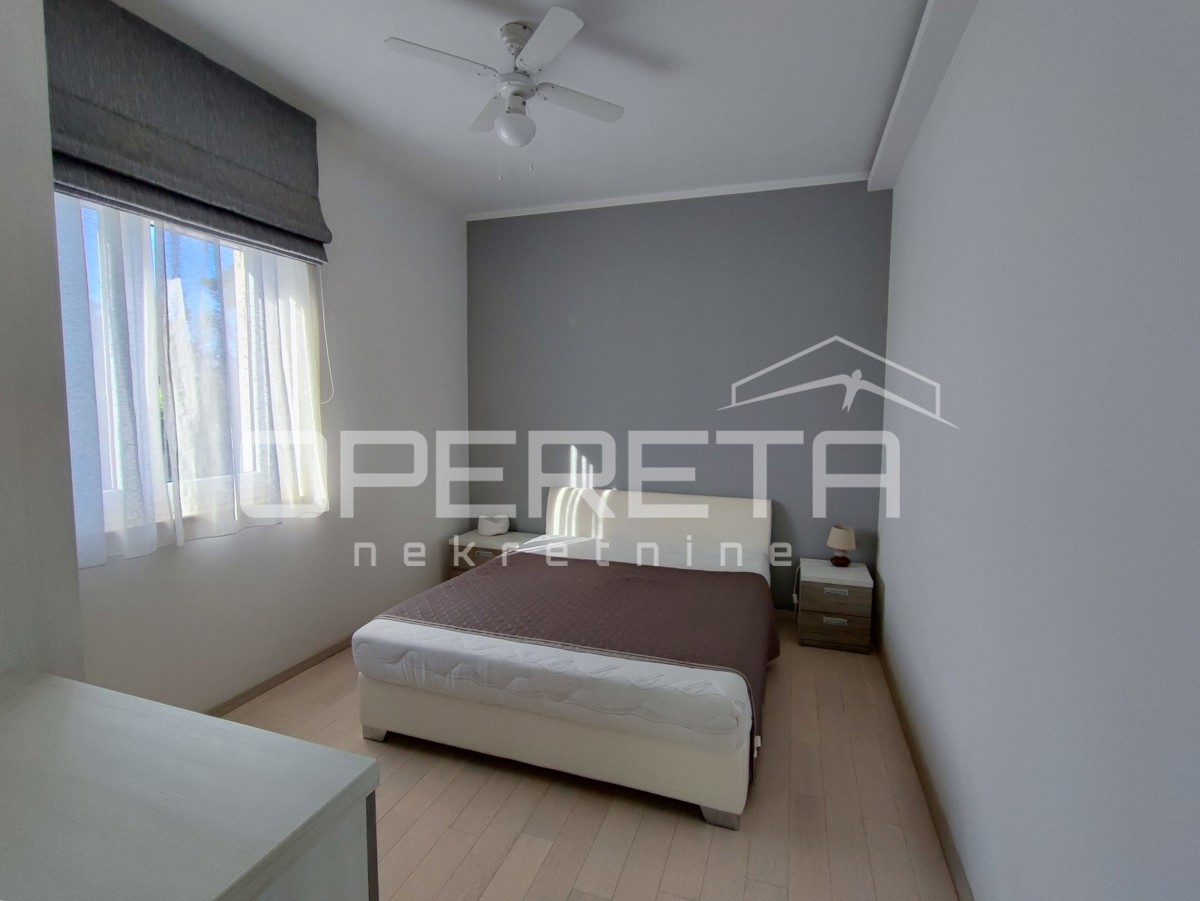 Casa moderna con tre appartamenti, splendida terrazza sul tetto e giardino, vicinanza al mare - Borik, Zara