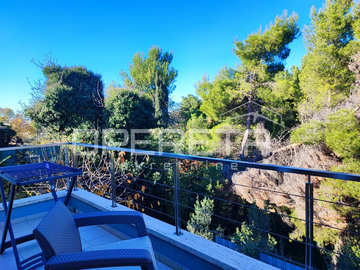 Casa moderna con tre appartamenti, splendida terrazza sul tetto e giardino, vicinanza al mare - Borik, Zara