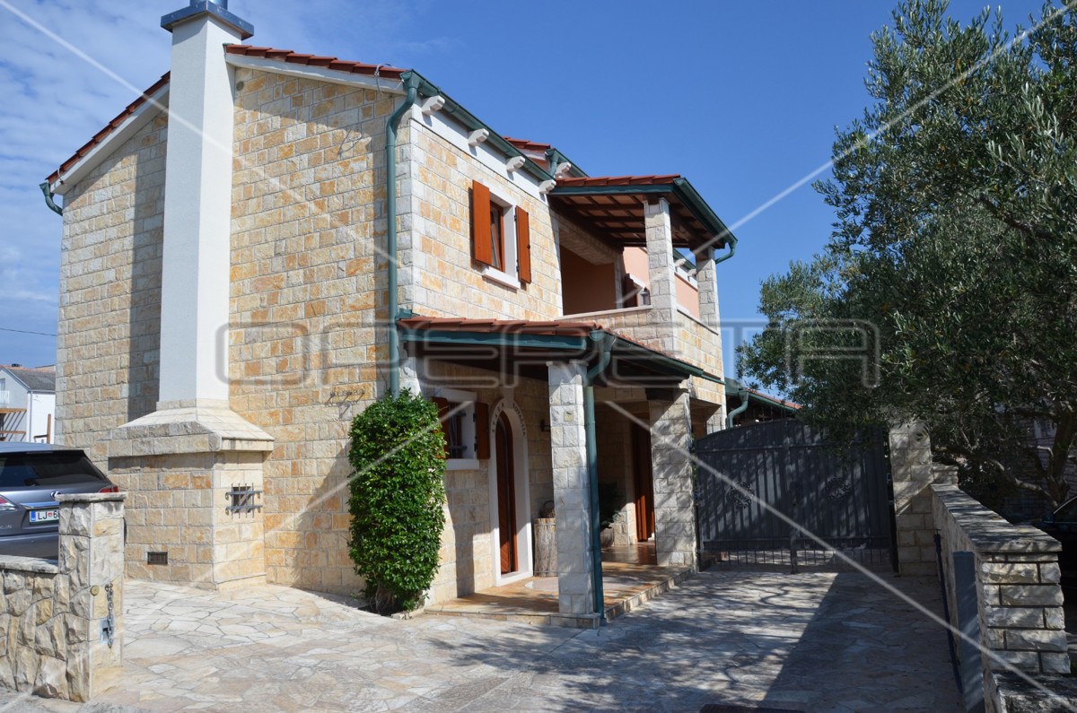 Vendita, Casa, Novalja-centar, Poljski put , Indipendente, 197m2