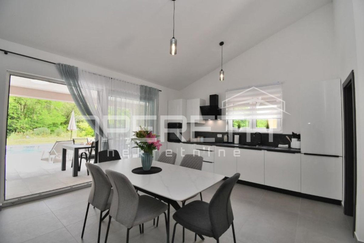 Istria, Labin, nuova casa a piano terra di 130 m2, 3 camere, posizione tranquilla