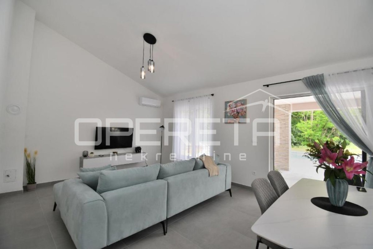 Istria, Labin, nuova casa a piano terra di 130 m2, 3 camere, posizione tranquilla