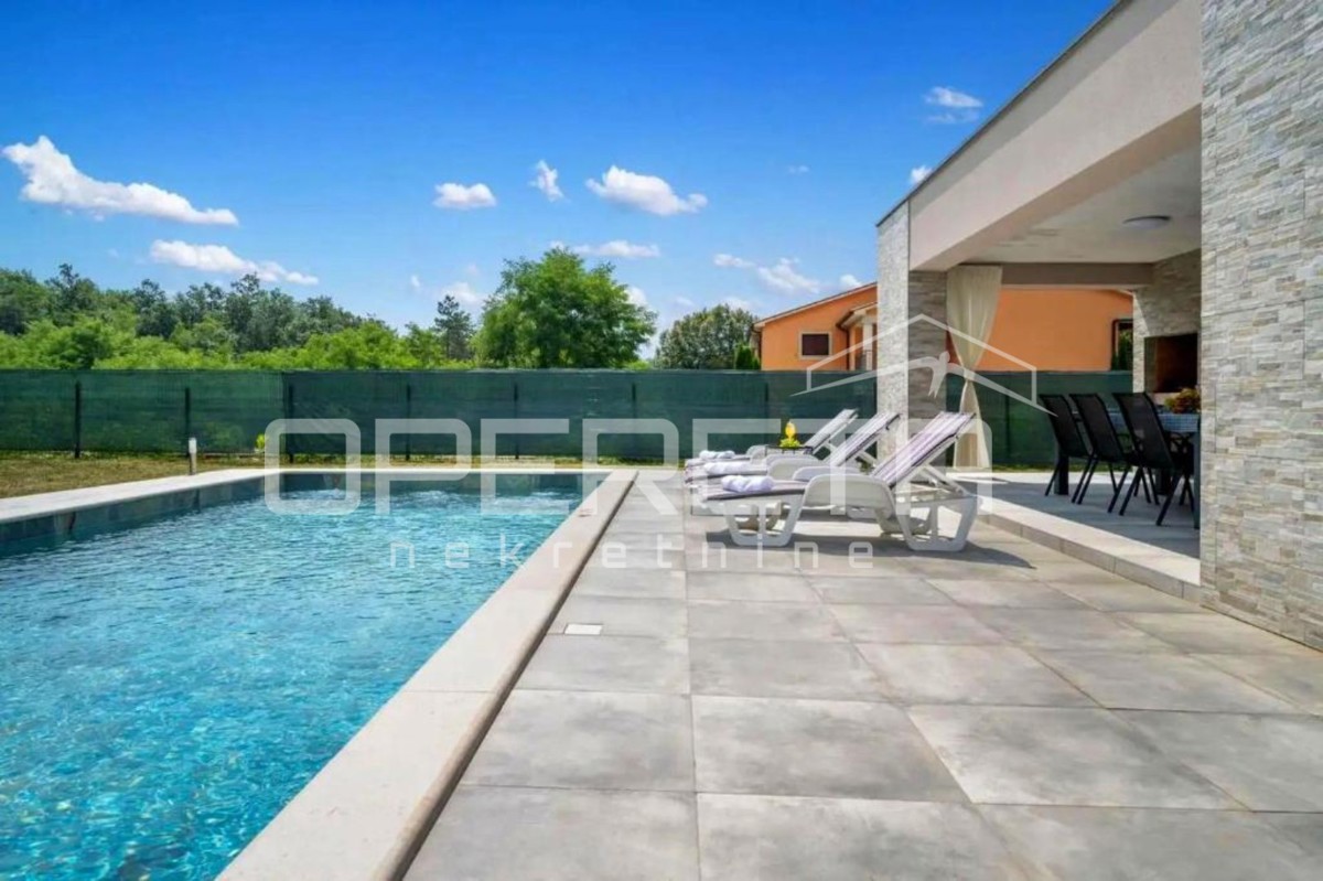 Istria, Labin, nuova casa a piano terra di 130 m2, 3 camere, posizione tranquilla