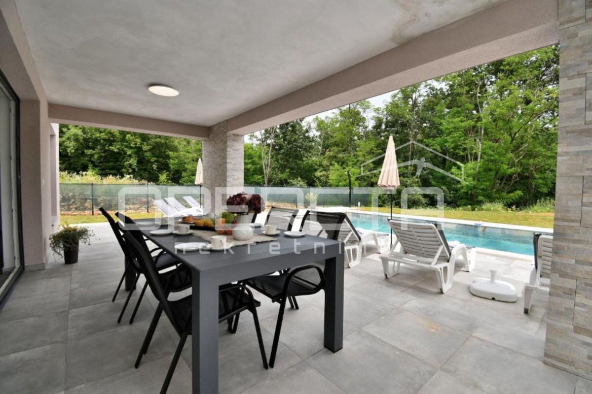 Istria, Labin, nuova casa a piano terra di 130 m2, 3 camere, posizione tranquilla