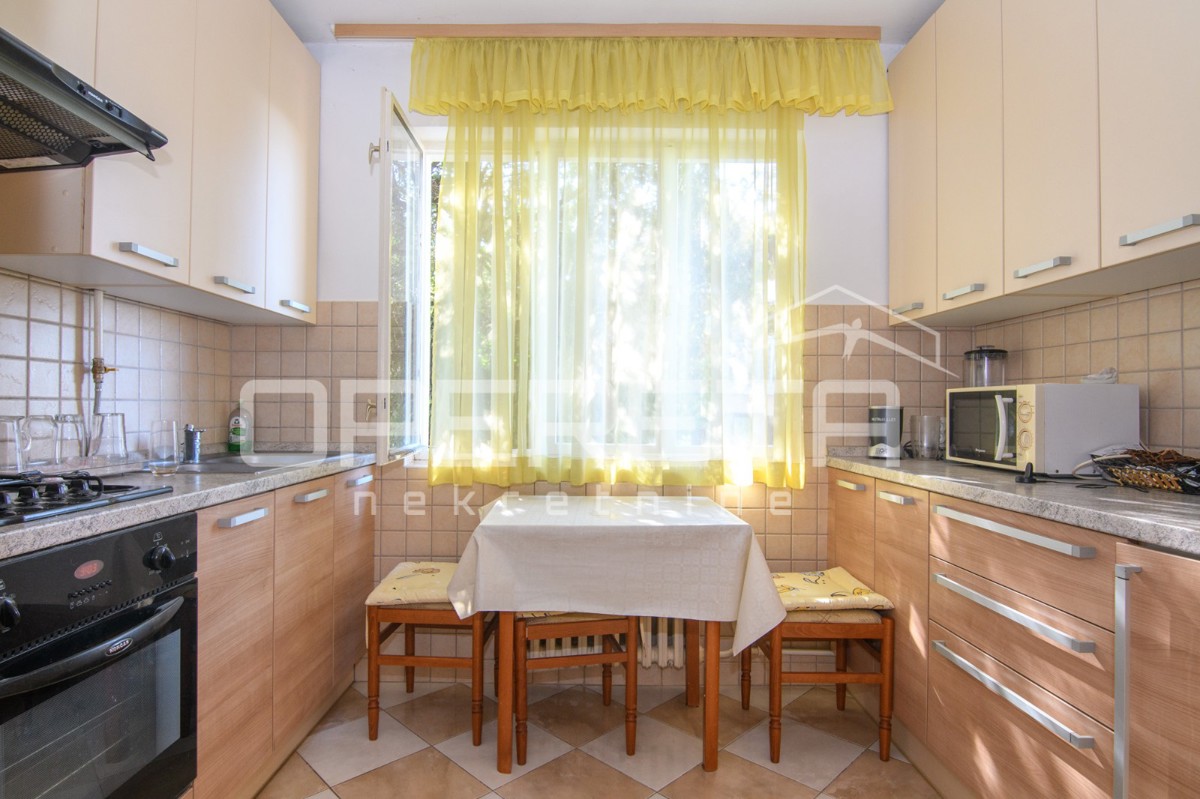 VENDITA, REMETE, REMETSKI KAMENJAK, 2 CASE INDIPENDENTI SU UN TERRENO DI 1440m2.