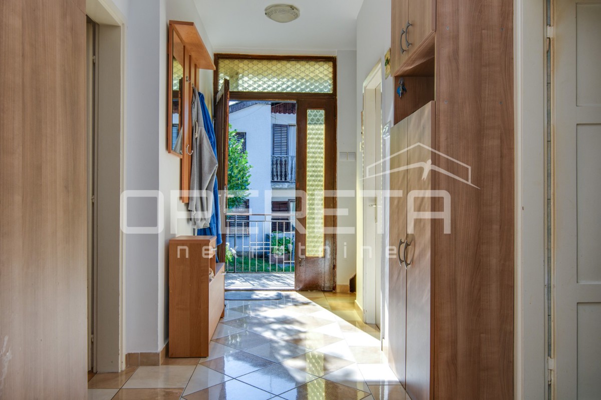 VENDITA, REMETE, REMETSKI KAMENJAK, 2 CASE INDIPENDENTI SU UN TERRENO DI 1440m2.