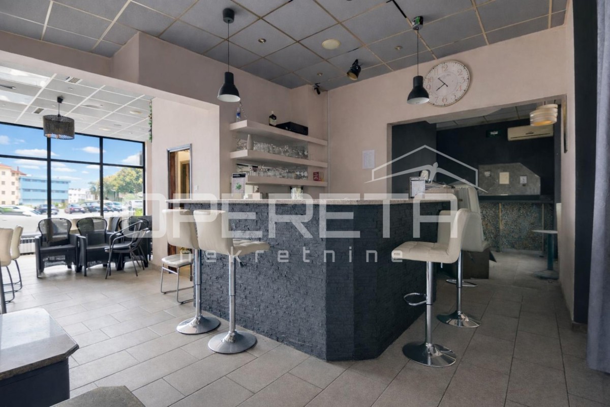 Spazio commerciale con terrazza e magazzino, mercato e centro di Oroslavje