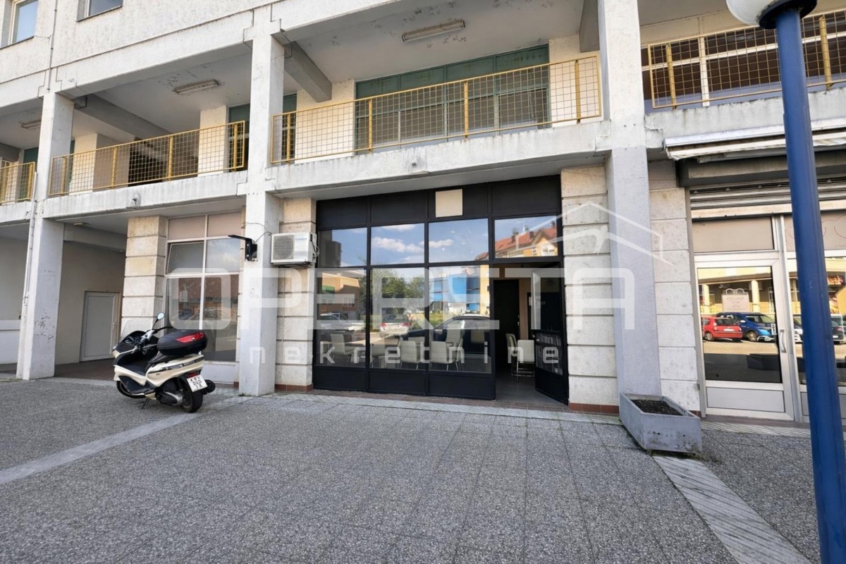 Spazio commerciale con terrazza e magazzino, mercato e centro di Oroslavje