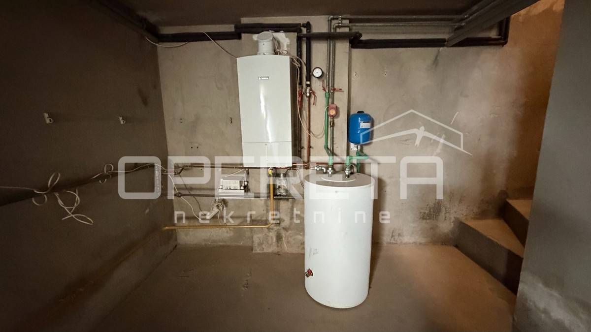 Vendita, Casa, Ilok, V. Kraljevića, Edificio doppio, 148m2