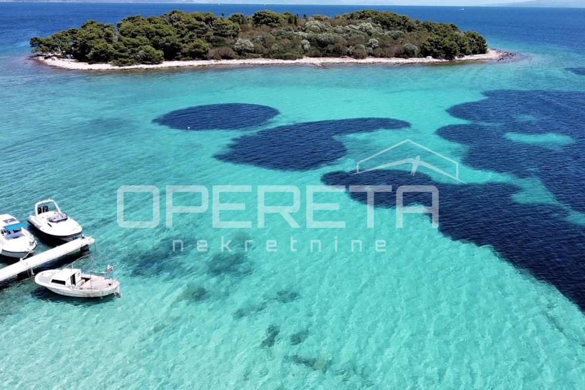 Terreno edificabile sull’isola di Drvenik Veliki – investimento perfetto e opportunità!
