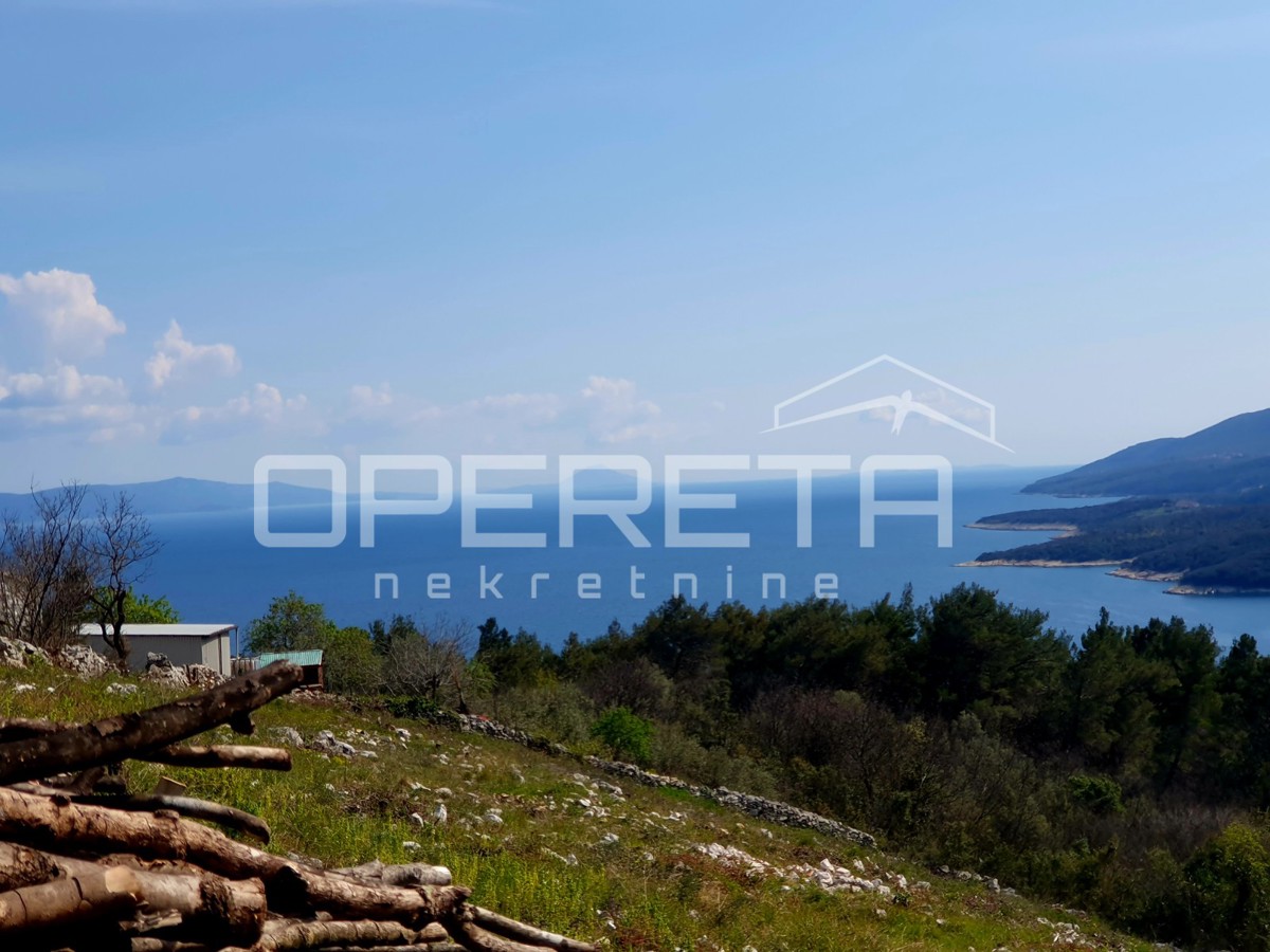 OPPORTUNITÀ – Terreno edificabile con vista aperta sul mare a Rabac, oltre 2.900 m²