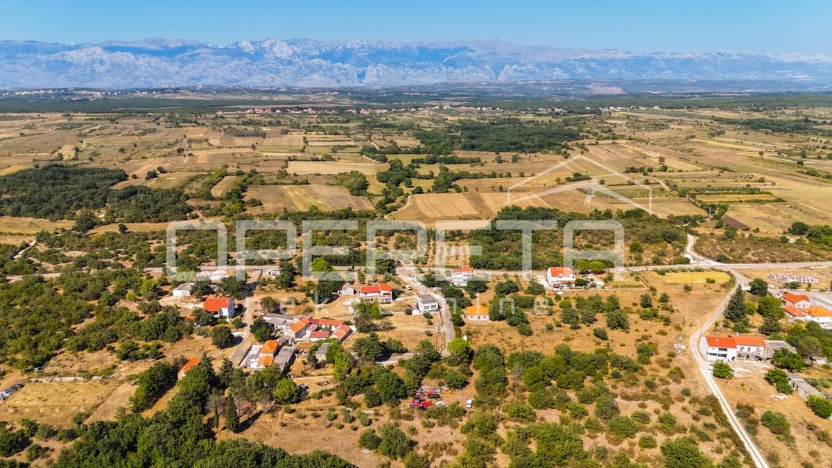 Terreno edificabile con permesso per casa e piscina – Poličnik - 560 m2