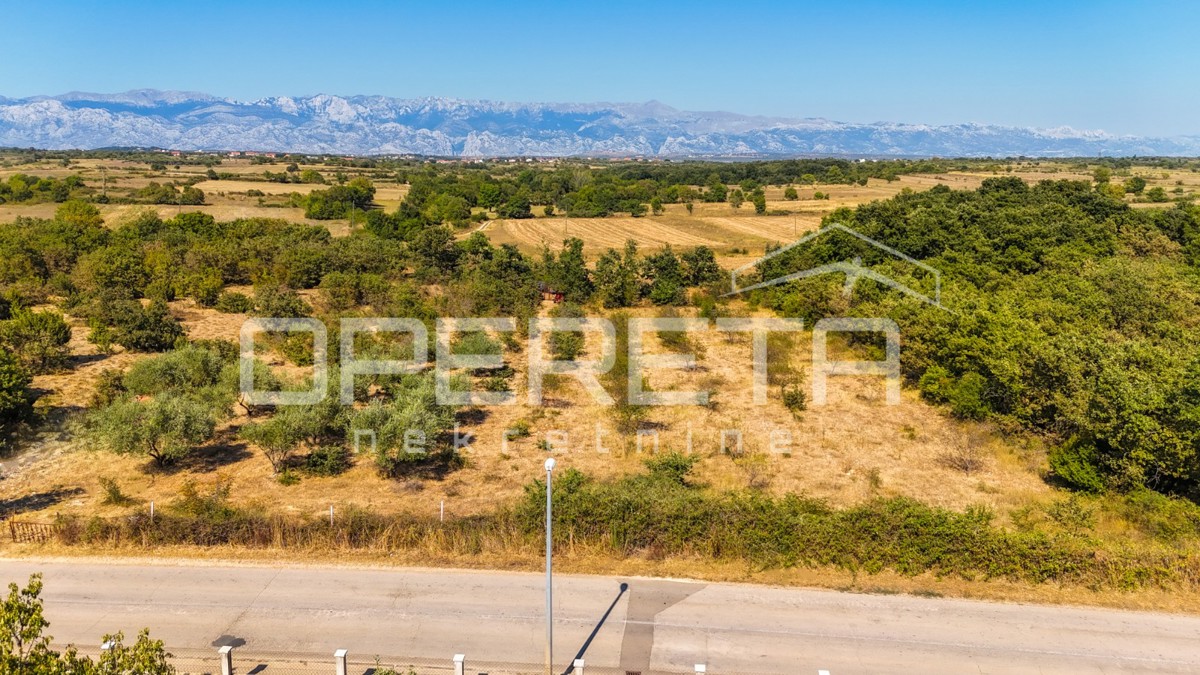 Terreno edificabile con permesso per casa e piscina – Poličnik - 560 m2