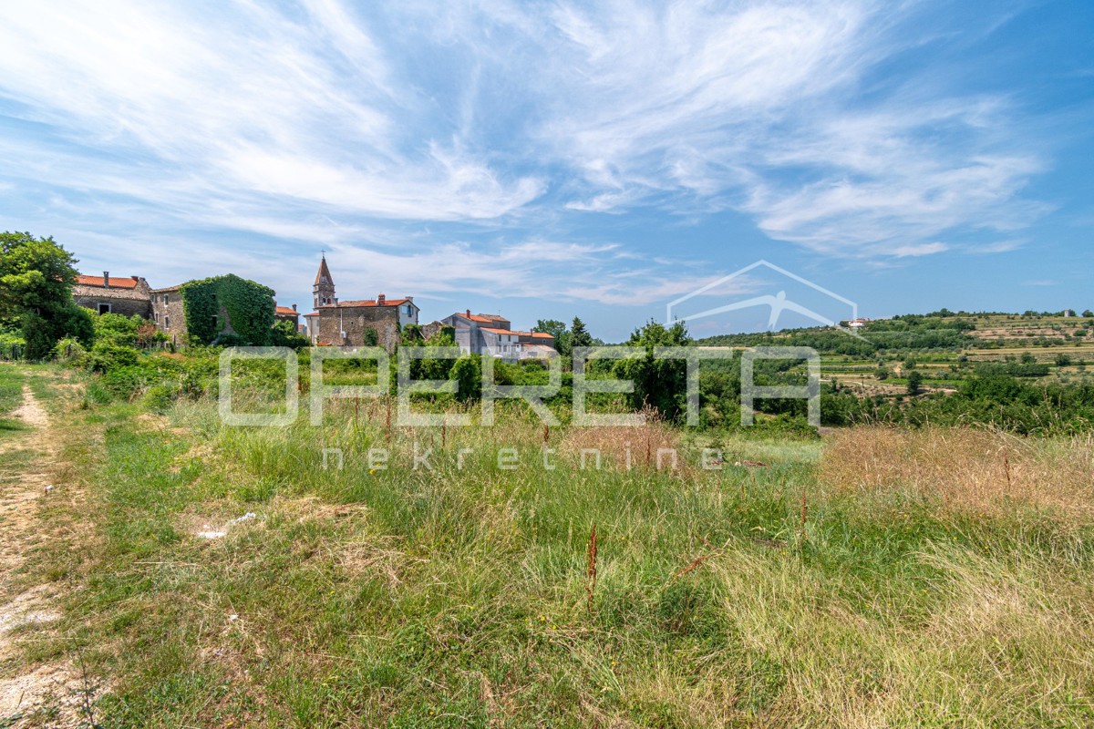 Momiano – Terreno edificabile con vista panoramica