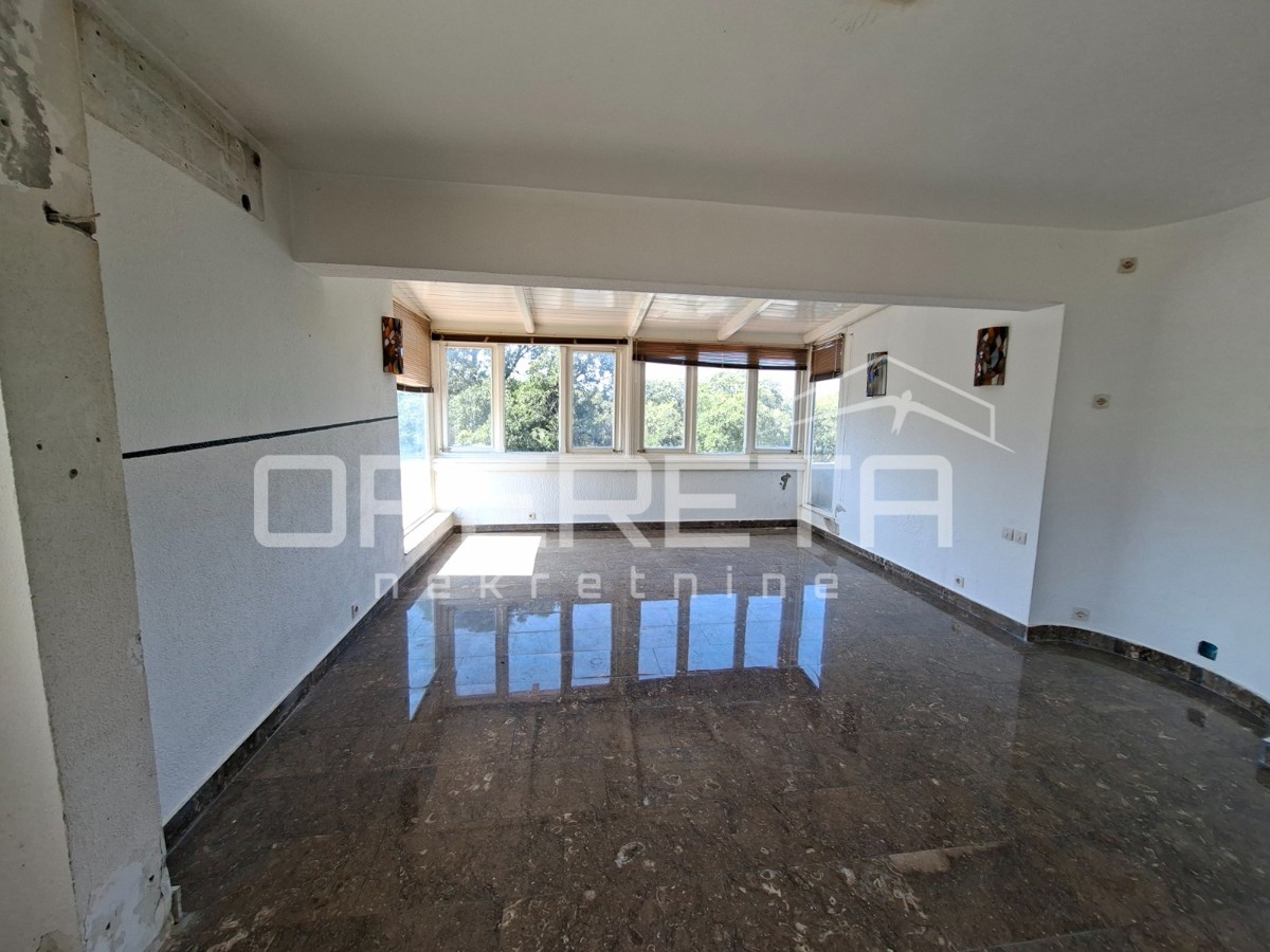 Appartamento monolocale ristrutturato a Gripama, 83 m2.