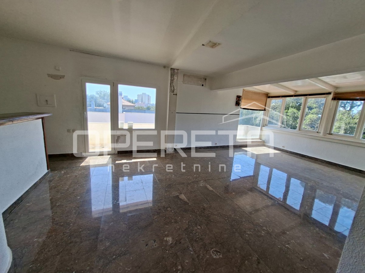 Appartamento monolocale ristrutturato a Gripama, 83 m2.