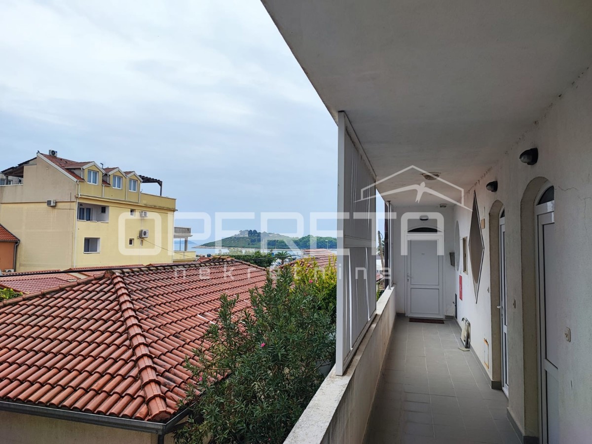 Appartamento con una camera da letto di 46 m2, a 100 m dal mare, Pakoštane, Biograd