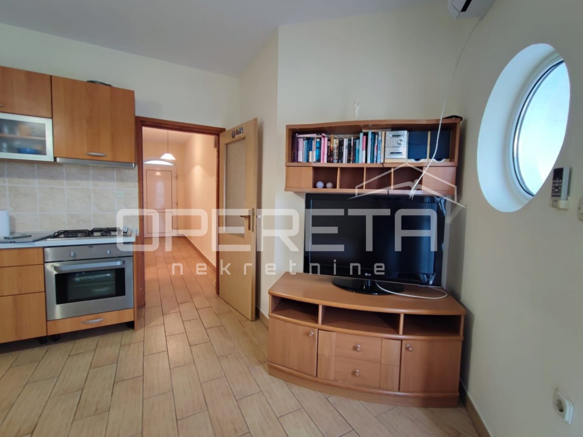 Appartamento con una camera da letto di 46 m2, a 100 m dal mare, Pakoštane, Biograd