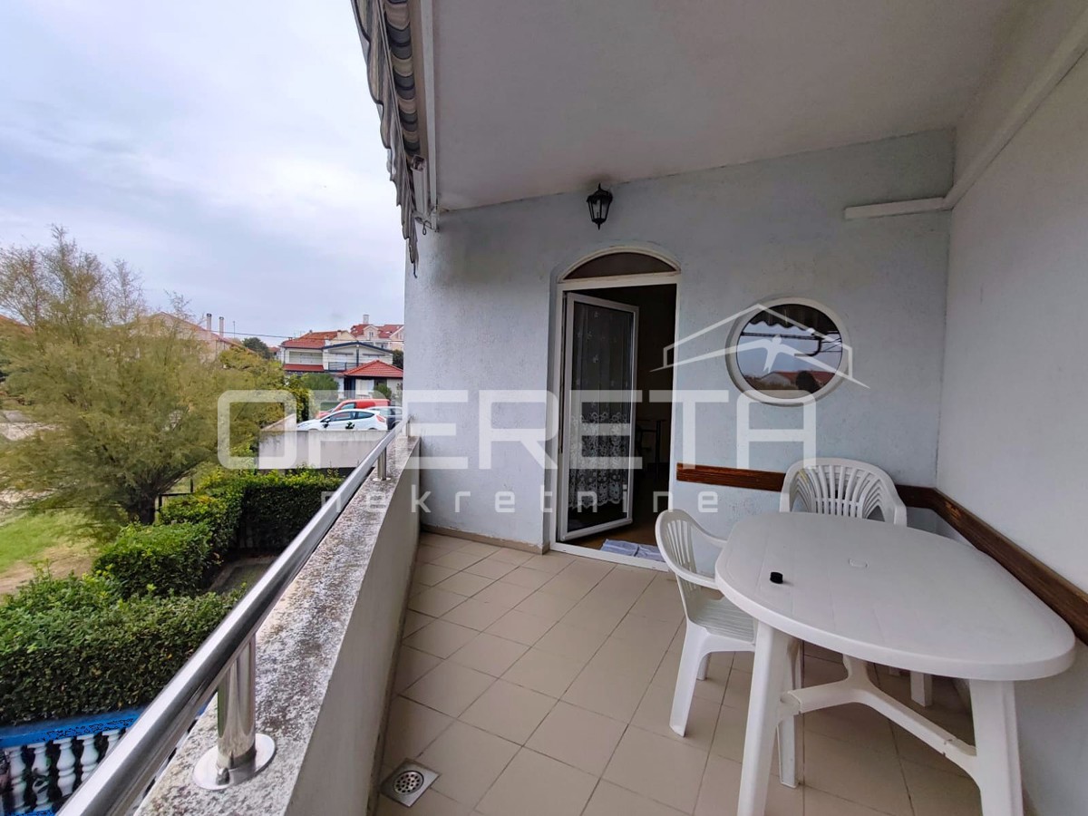 Appartamento con una camera da letto di 46 m2, a 100 m dal mare, Pakoštane, Biograd