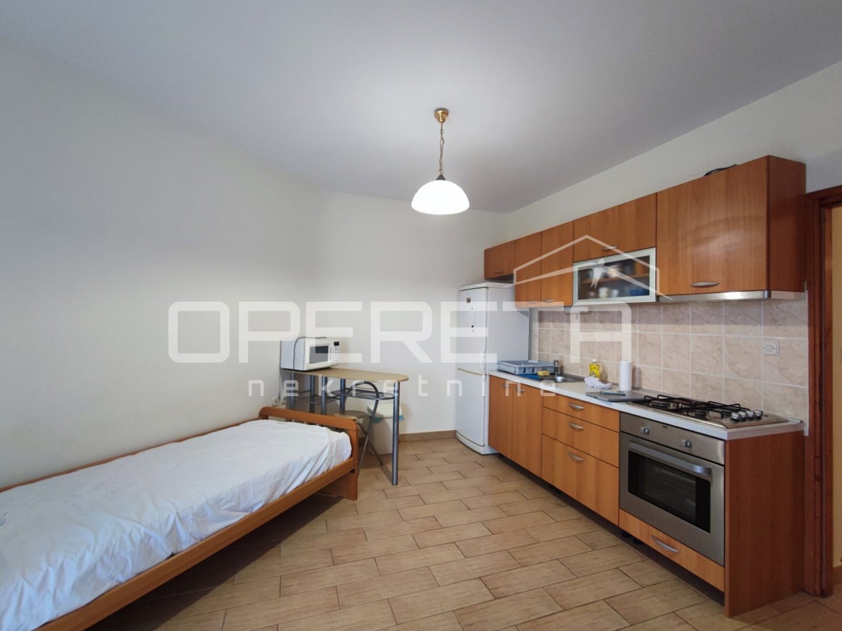 Appartamento con una camera da letto di 46 m2, a 100 m dal mare, Pakoštane, Biograd