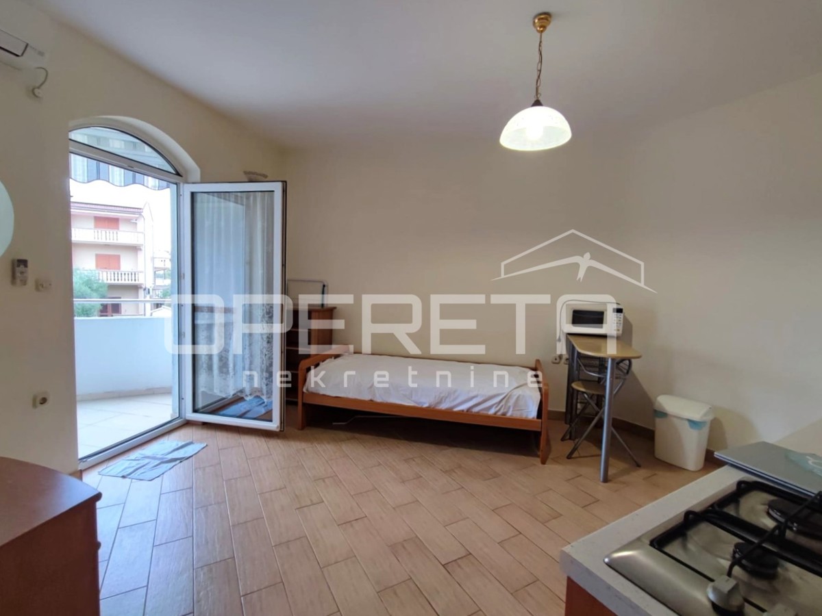 Appartamento con una camera da letto di 46 m2, a 100 m dal mare, Pakoštane, Biograd