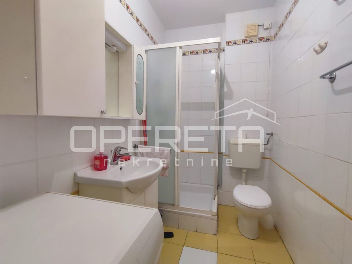 Appartamento con una camera da letto di 46 m2, a 100 m dal mare, Pakoštane, Biograd