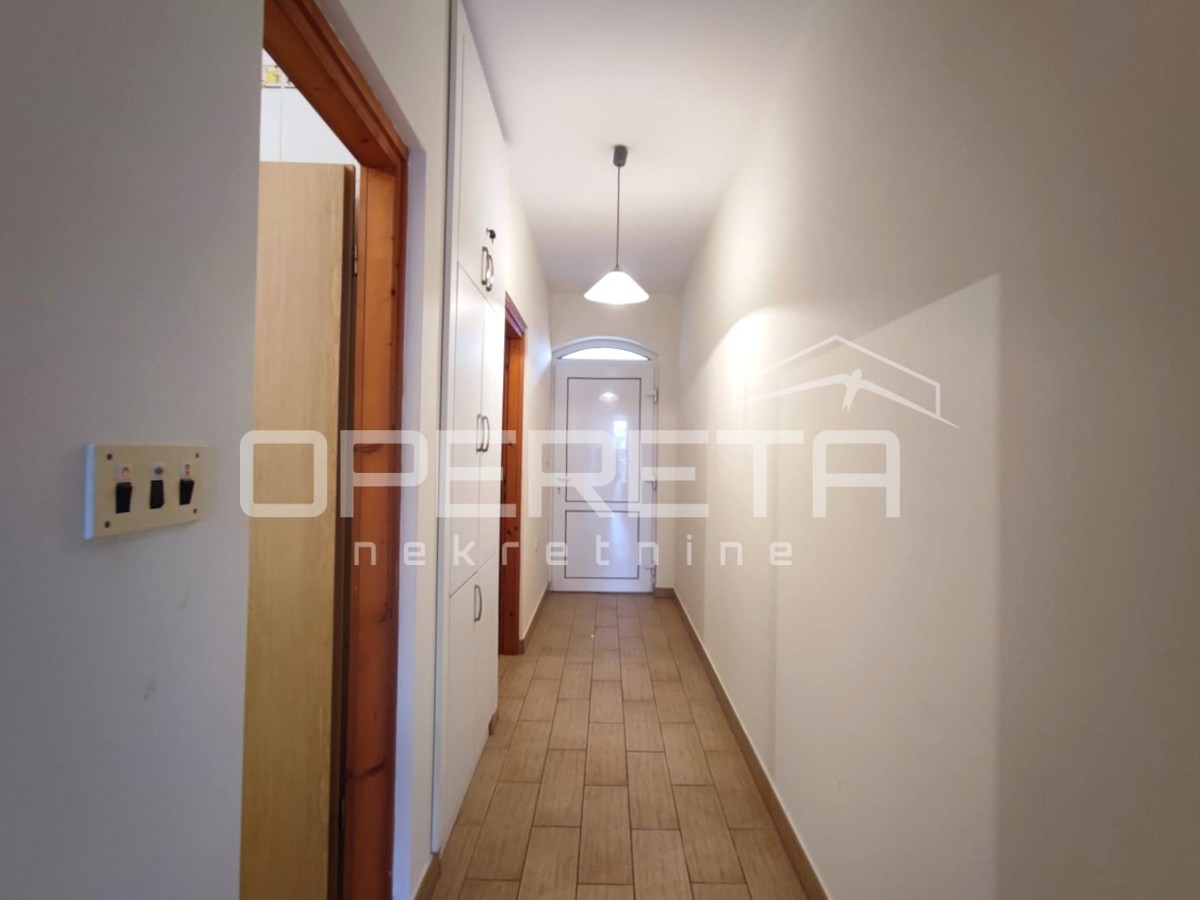 Appartamento con una camera da letto di 46 m2, a 100 m dal mare, Pakoštane, Biograd