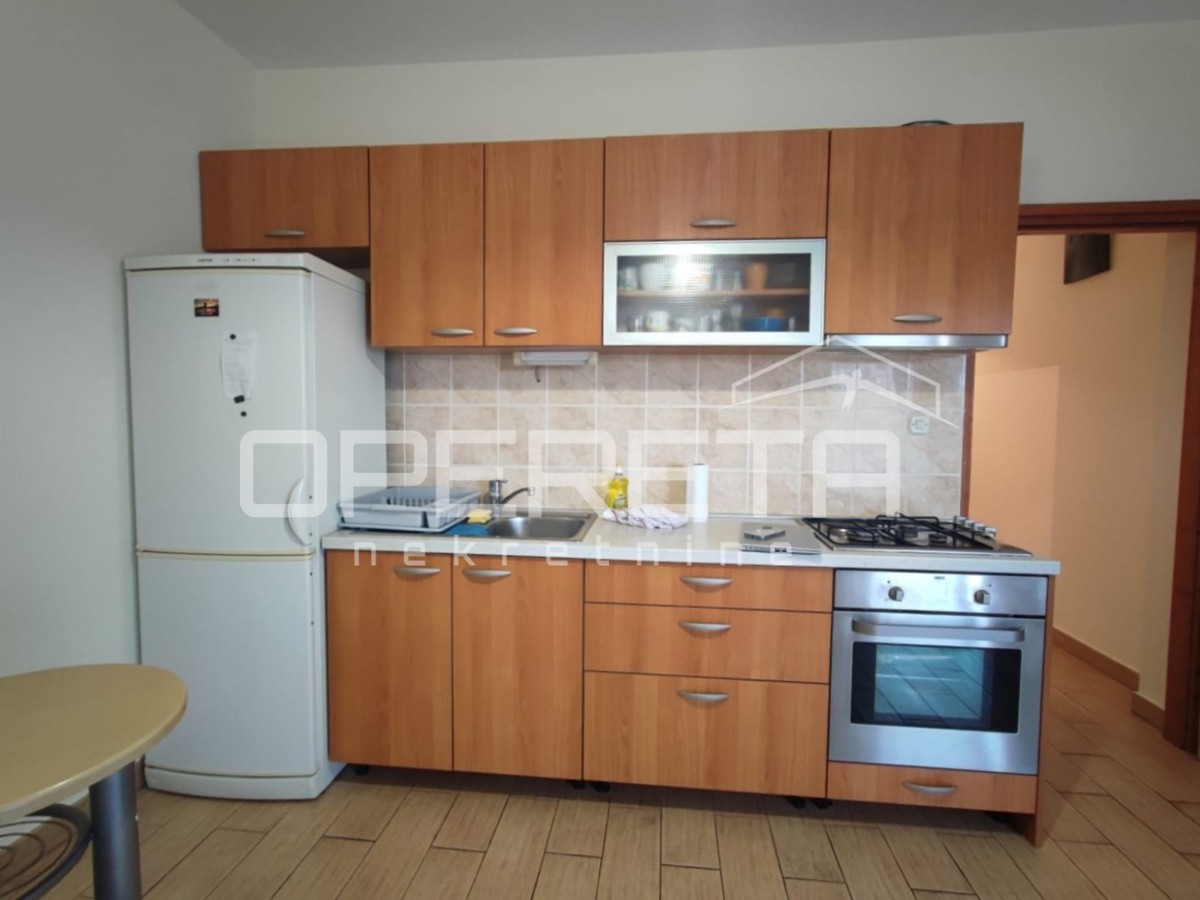 Appartamento con una camera da letto di 46 m2, a 100 m dal mare, Pakoštane, Biograd