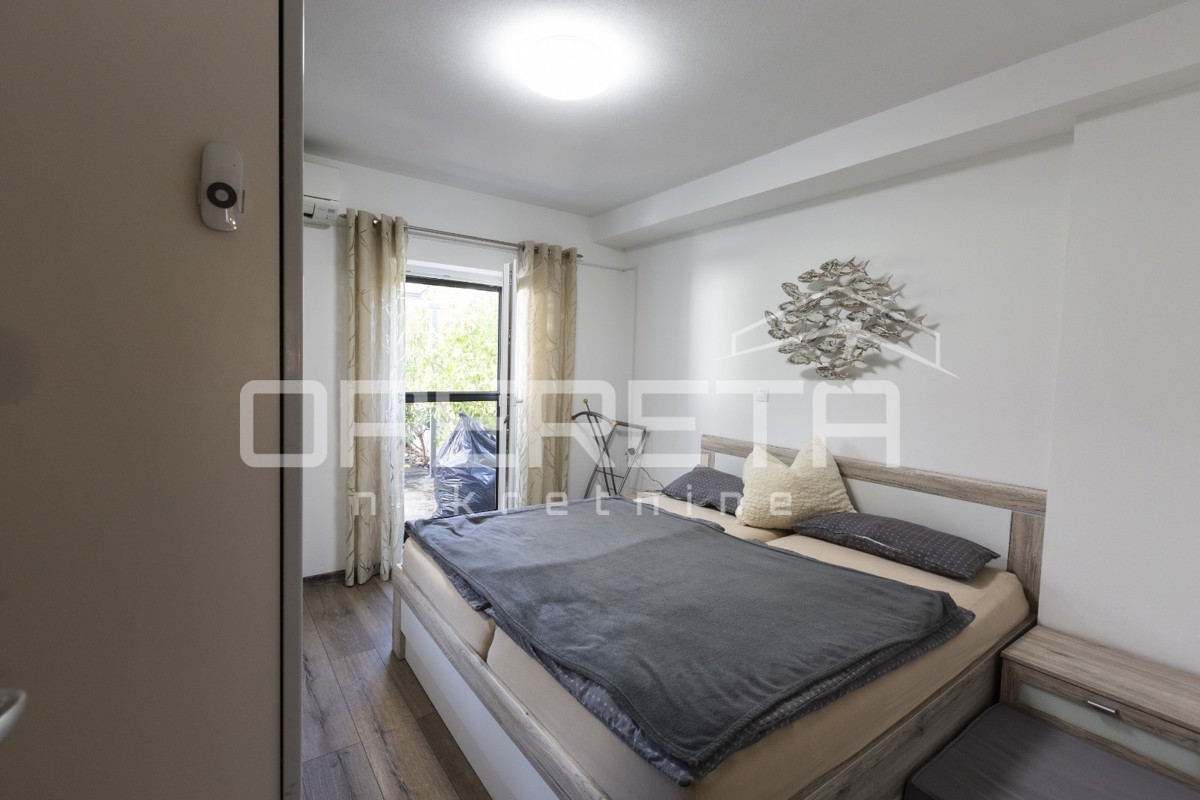 Appartamento al piano terra con piscina riscaldata.