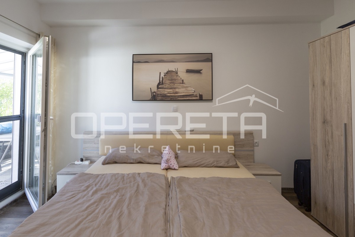 Appartamento al piano terra con piscina riscaldata.