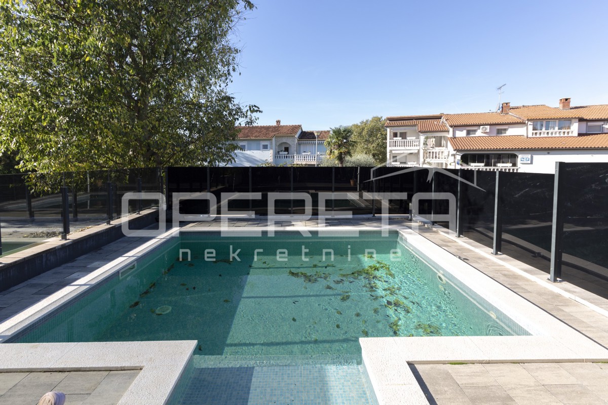 Appartamento al piano terra con piscina riscaldata.