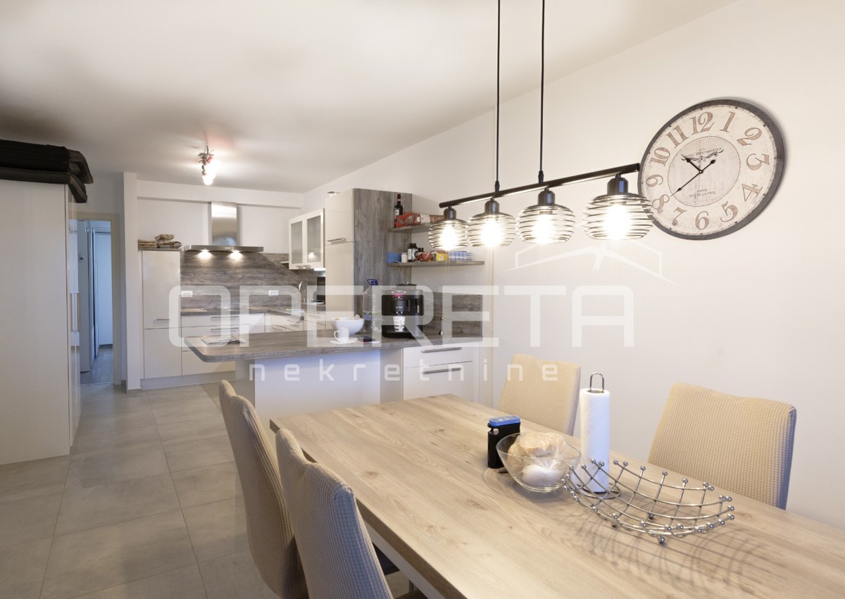 Appartamento al piano terra con piscina riscaldata.