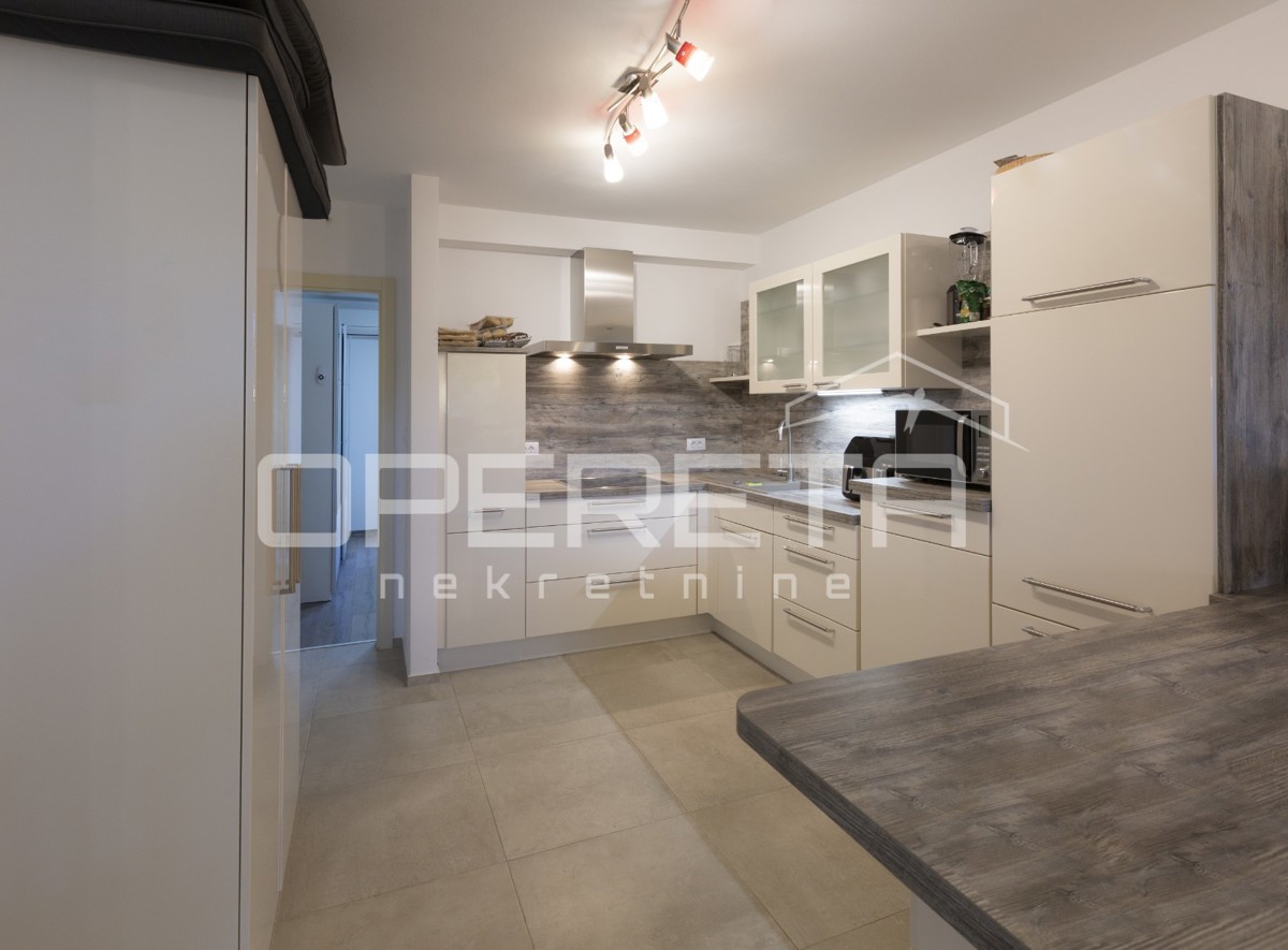 Appartamento al piano terra con piscina riscaldata.