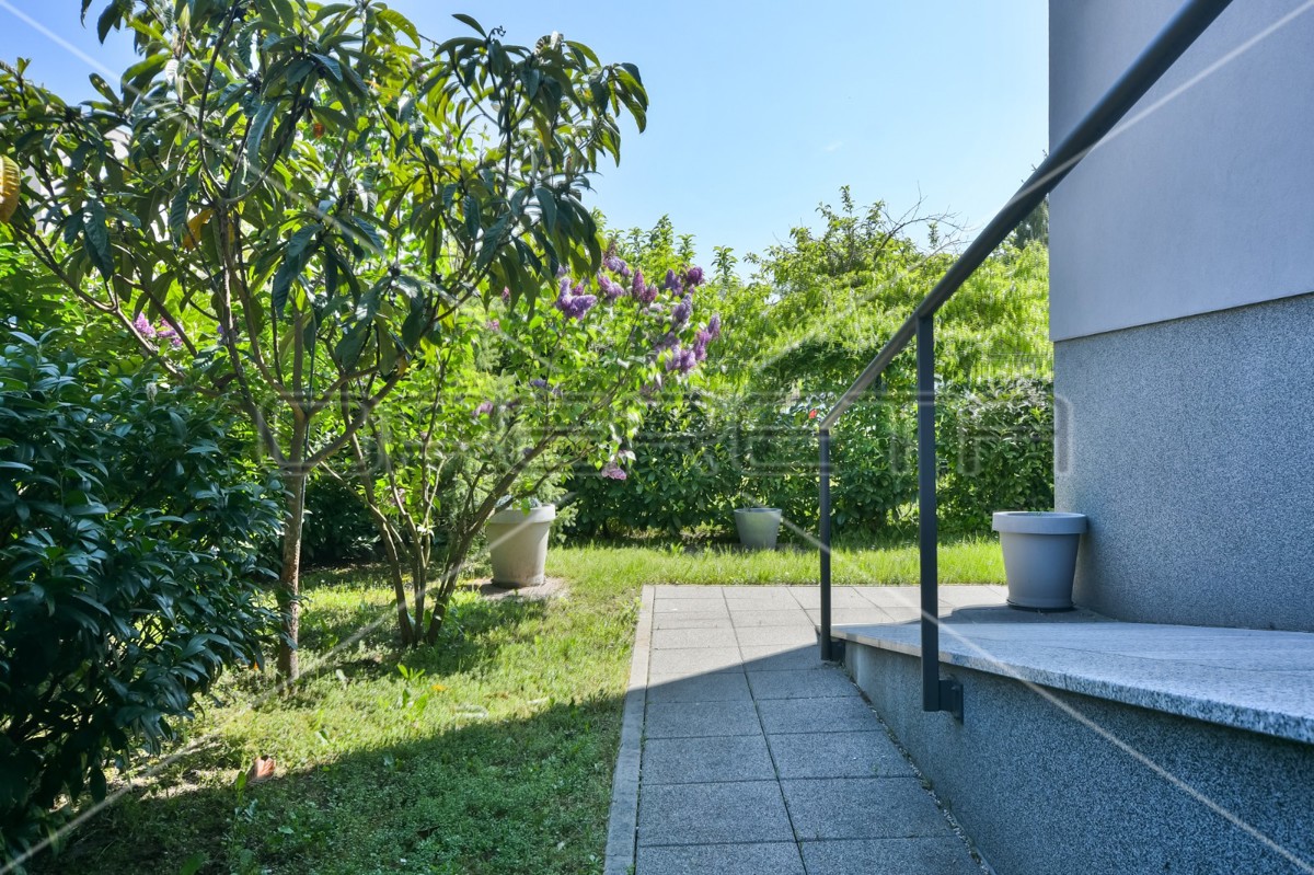 Vendita, Casa, Jarun, Jarun, Indipendente, 395m2