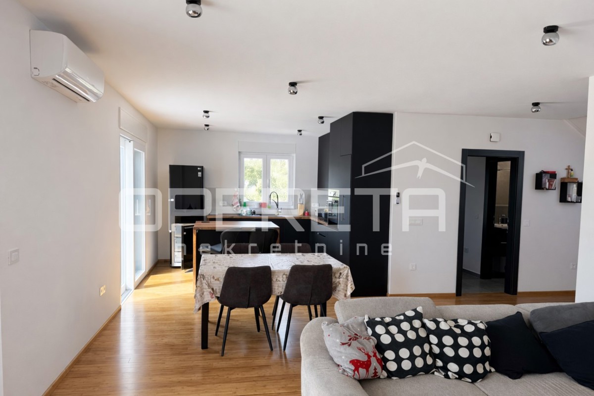 Casa energeticamente efficiente vicino al mare a Vrbnik, 139 m2, isola di Krk